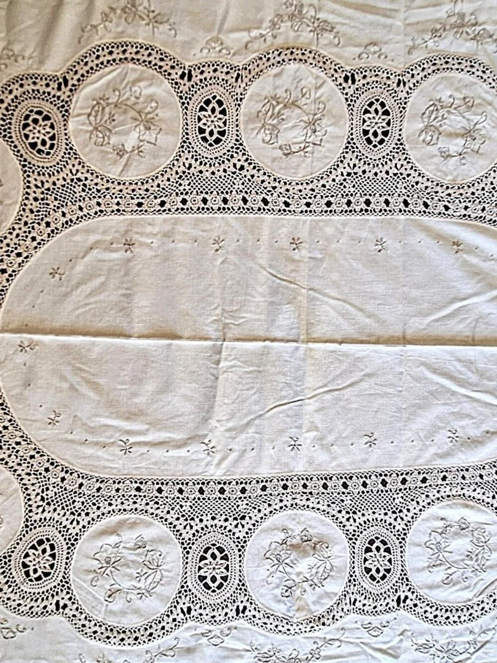 Vintage Oval Crocheted Maderia Style Lace Cutwork Tablecloth 62”x75”